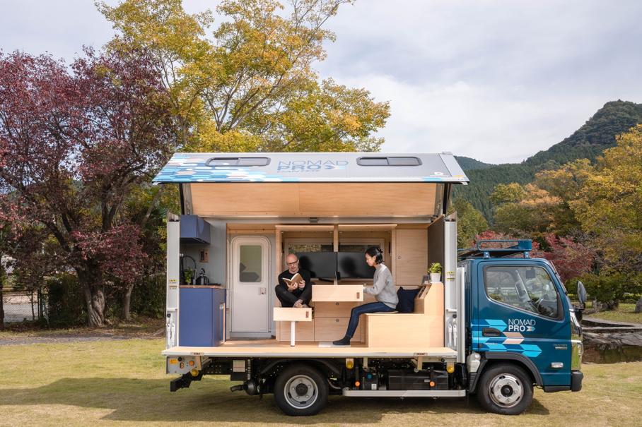 Daimler превратил грузовик Fuso в рабочее место на колёсах