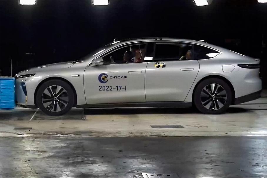 NIO ET7
