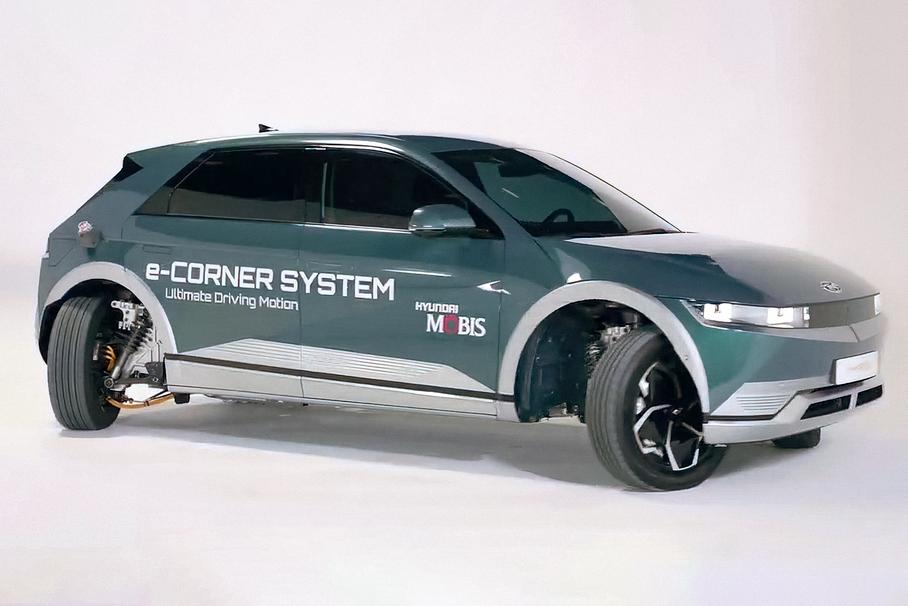 Hyundai Ioniq 5 научился ездить боком и делать «танковый разворот»