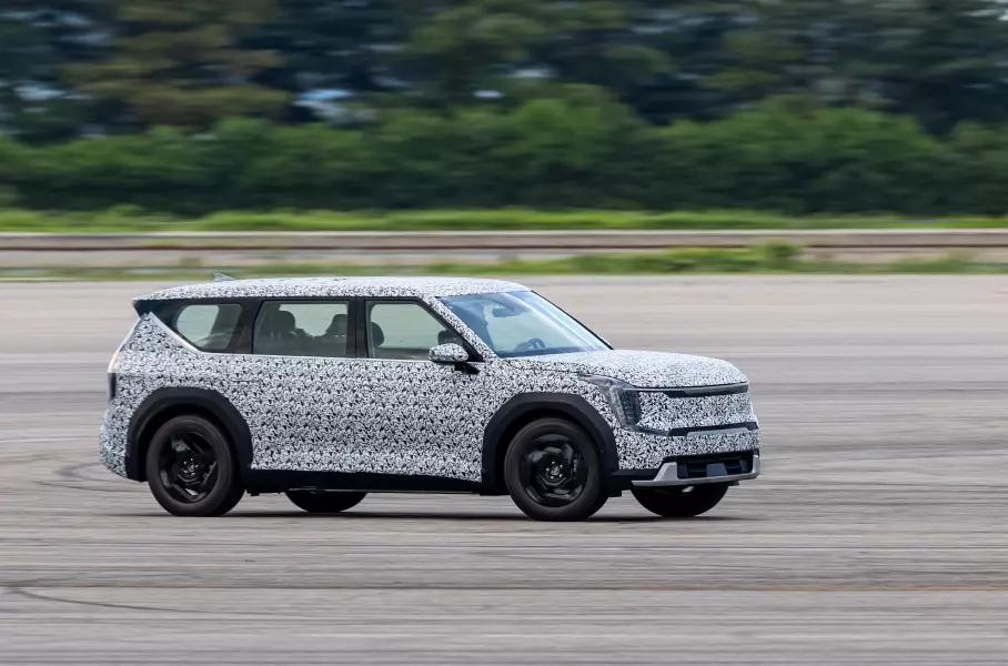 Предсерийный прототип Kia EV9