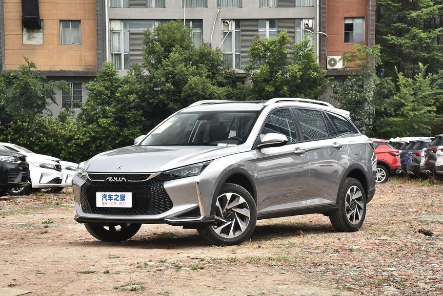 Вместо Lada Vesta SW Cross: в России появился универсал Dongfeng