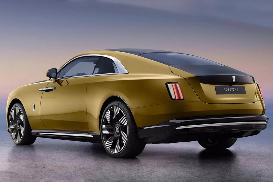 Rolls-Royce объявил об ажиотажном спросе на первый электрокар