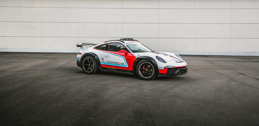 Двукратный чемпион WRC удивился запоздалой премьере Porsche 911 Dakar