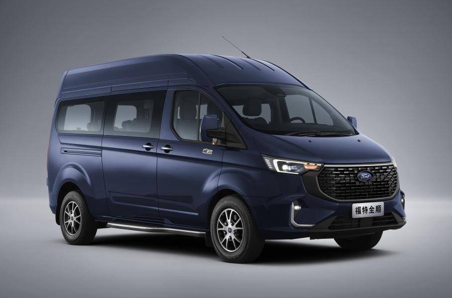 Базовый Ford Transit пережил рестайлинг и удивил салоном