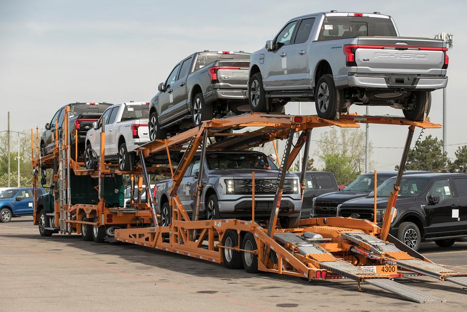 Ford остановил производство и поставки электрического пикапа