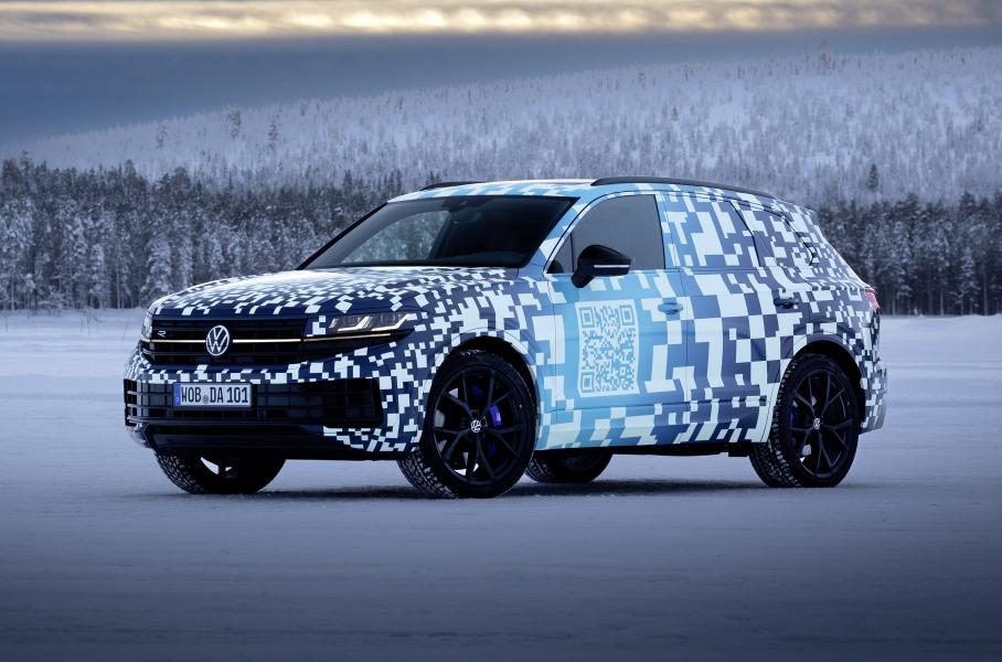 Volkswagen показал первые фотографии обновленного Touareg
