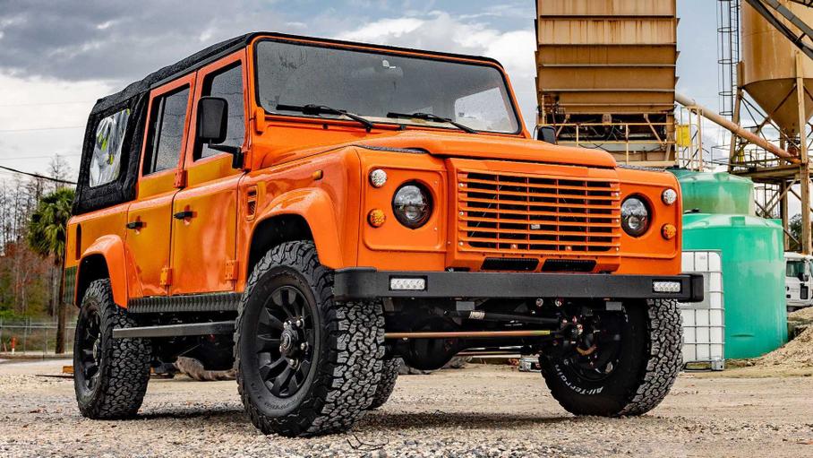 Land Rover Defender получил мотор от GM и цвет от Subaru