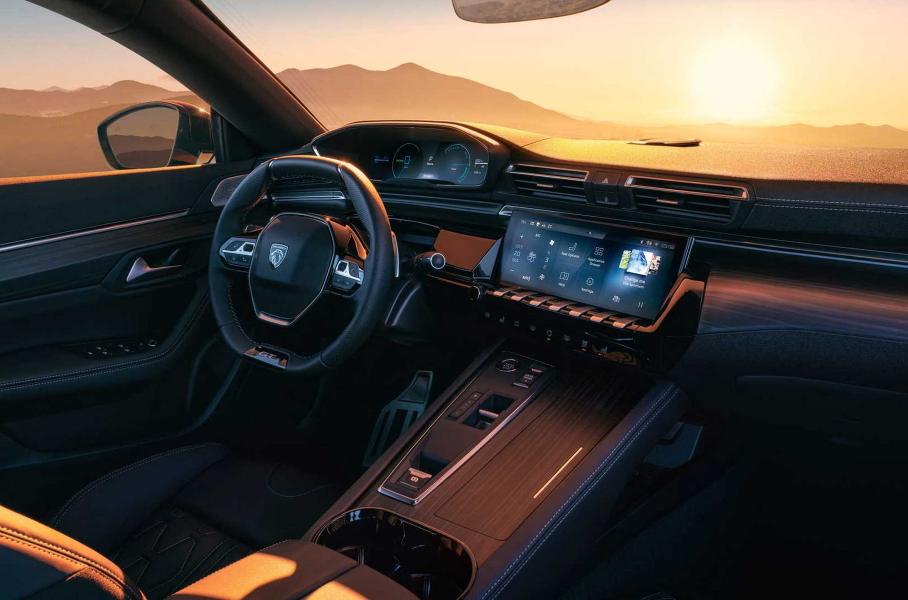 Интерьер обновленного Peugeot 508