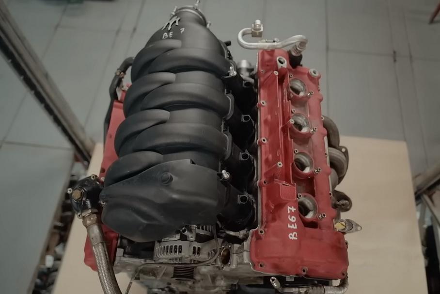 Блогеры разобрали мотор Ferrari, который надежнее, чем Toyota UZ