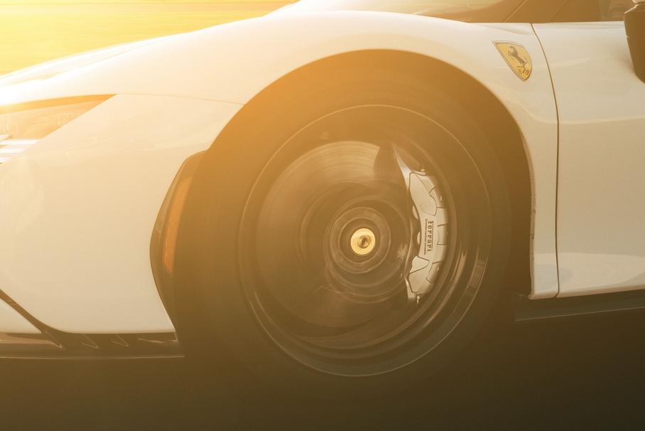 Выяснилось, чем электромобиль Ferrari будет отличаться от Tesla