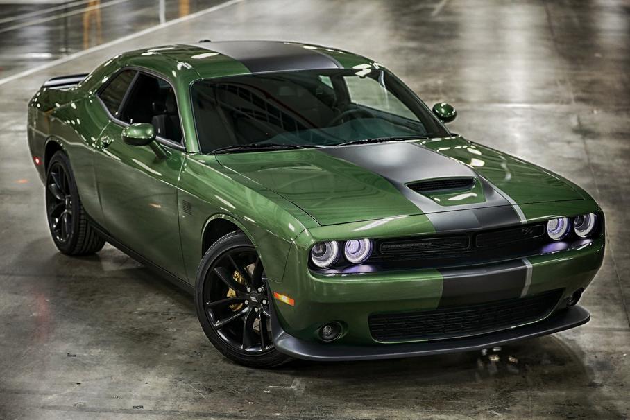 Dodge может отобрать у Ford Mustang титул самого продаваемого спорткара