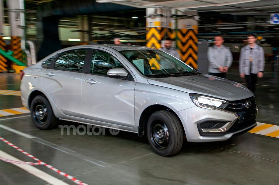 Появились фото обновленной Lada Vesta в базовой комплектации