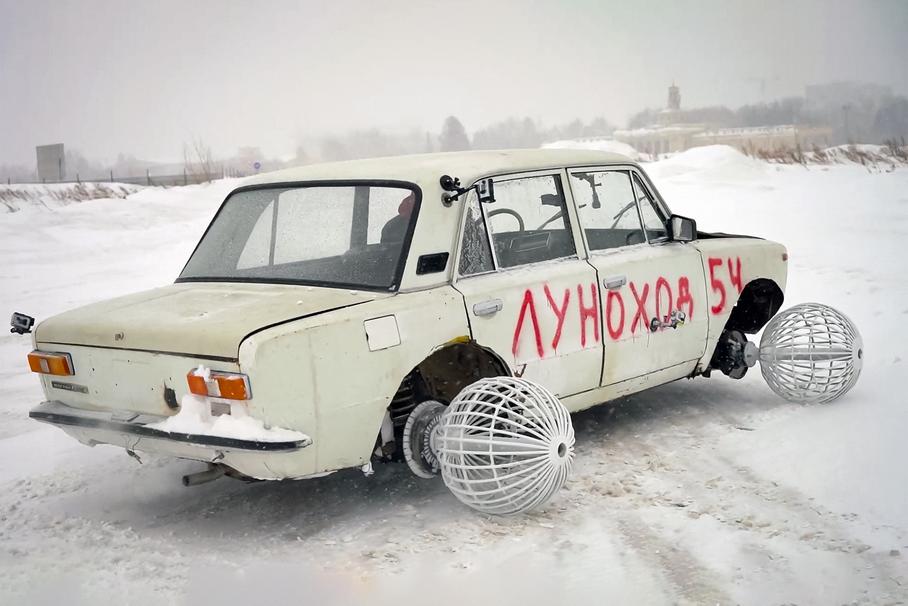 Российские блогеры сделали «Жигулям» колеса-шары из арматуры