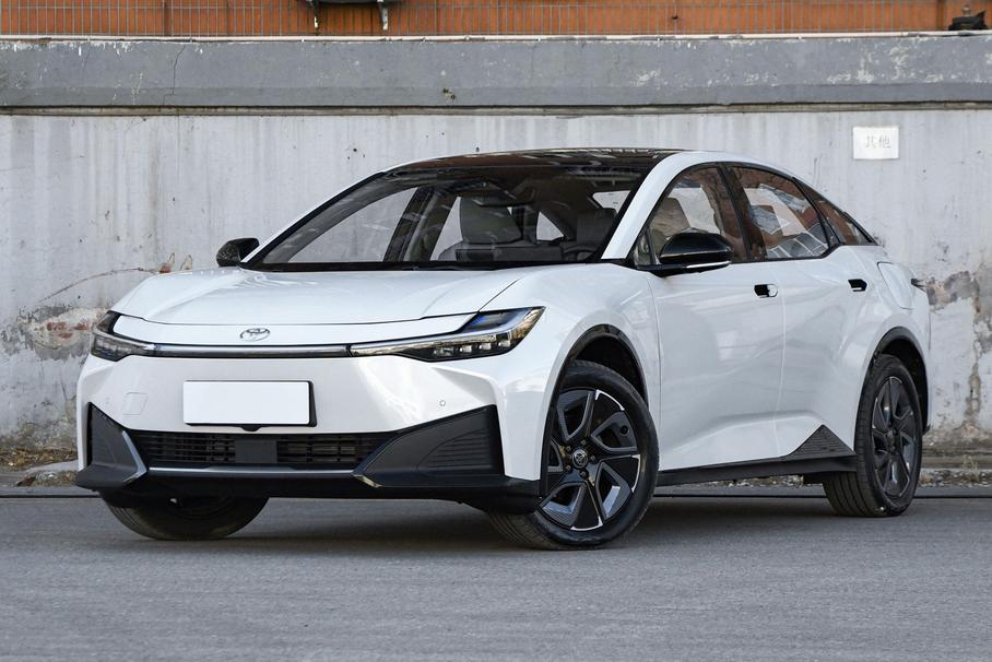 Седан Toyota bZ3