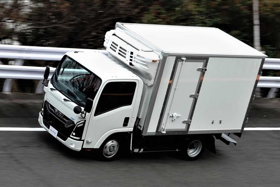 Интерьер нового Isuzu Elf / N-Series