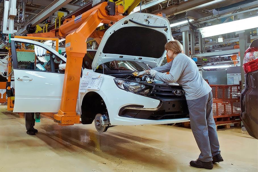 АвтоВАЗ вернул в палитру Lada Granta один кузовной оттенок
