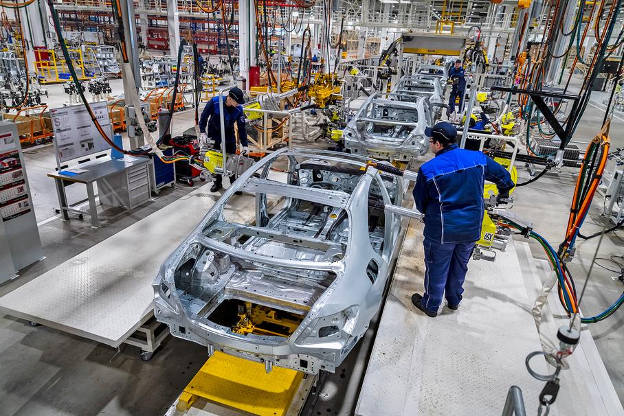 Российский завод Mercedes-Benz. Архивное фото.
