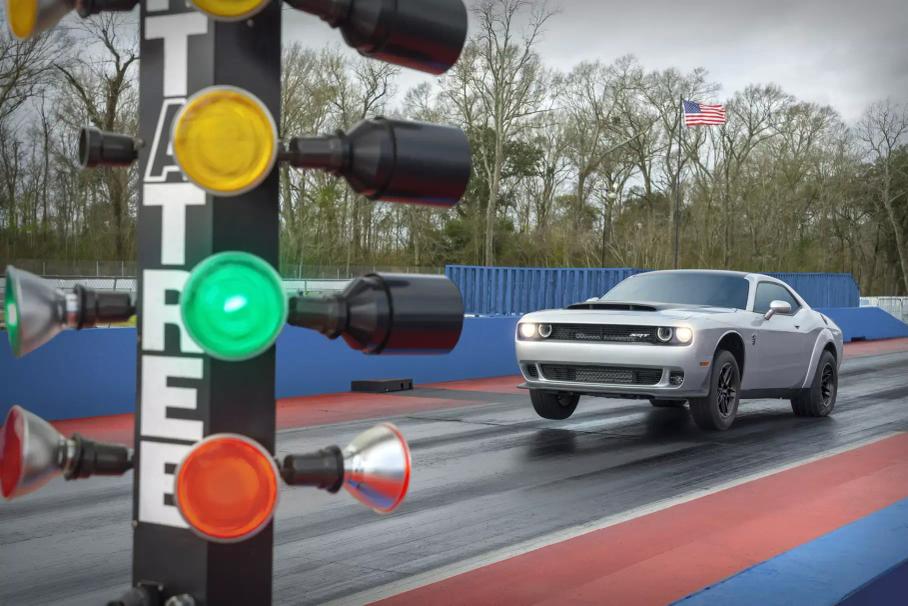 Самый быстрый и мощный Dodge, последнее купе Rolls-Royce с V12 и новый Hyundai Solaris: главное за неделю