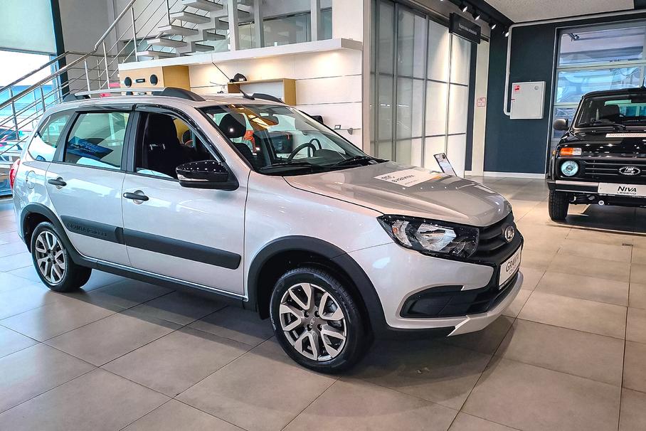 Стало известно, как часто россияне берут Lada в кредит