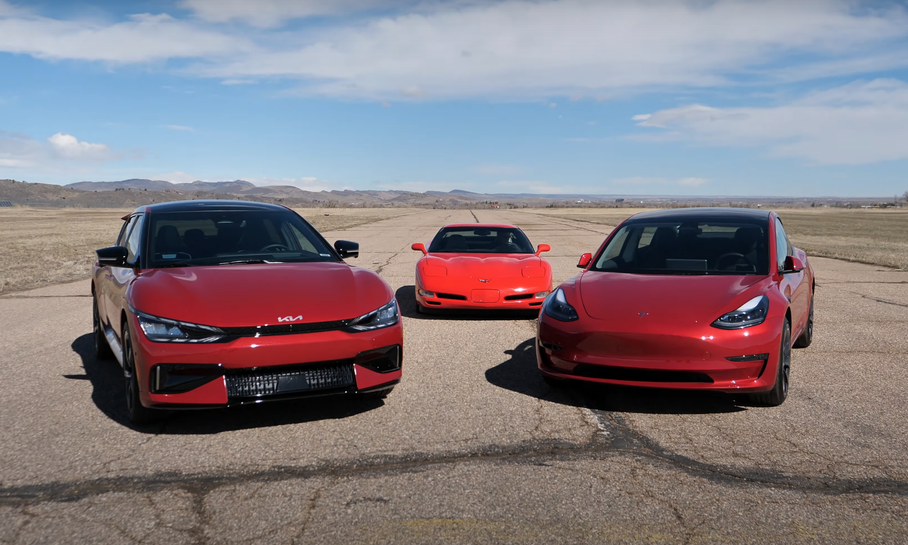 Tesla Model 3 и Kia EV6 GT сравнили в гонке по прямой с Corvette