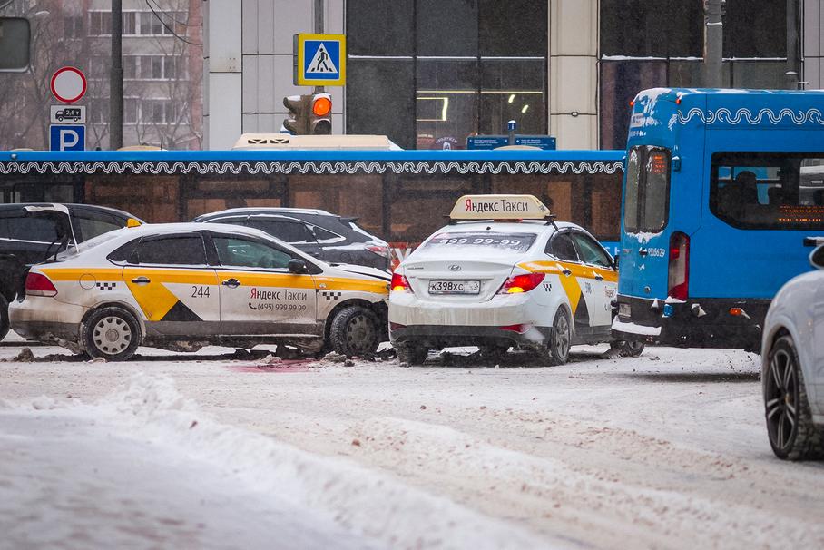 Какие автомобили такси чаще попадают в аварии: данные страховщиков