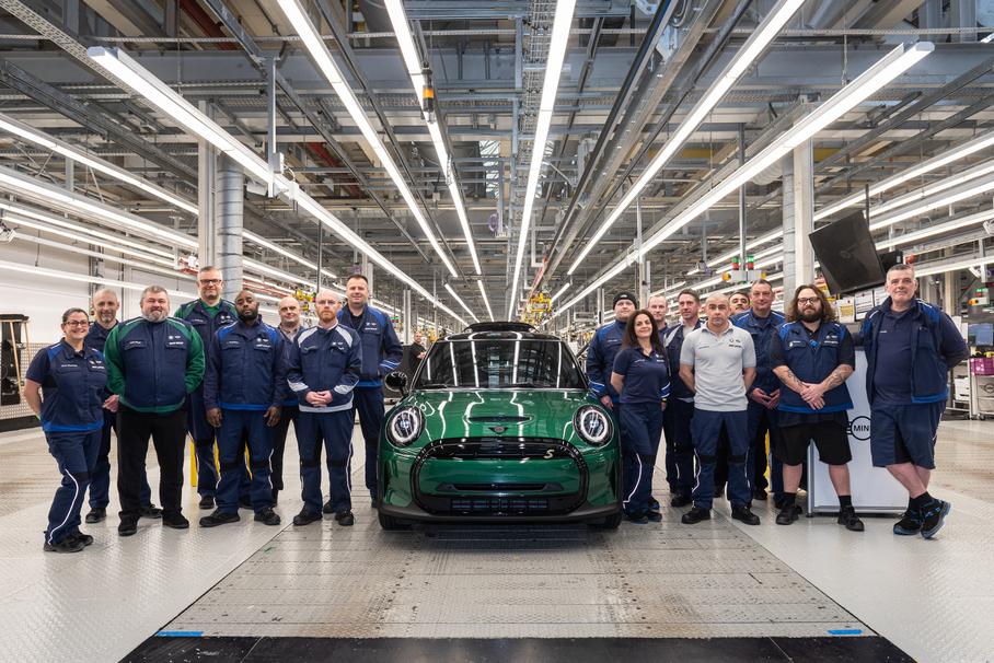 MINI Cooper SE на заводе в Оксфорде
