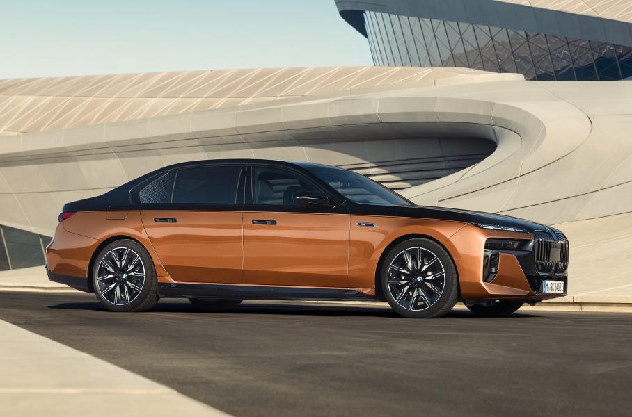 Представлен 660-сильный электрический седан BMW i7 M70 xDrive