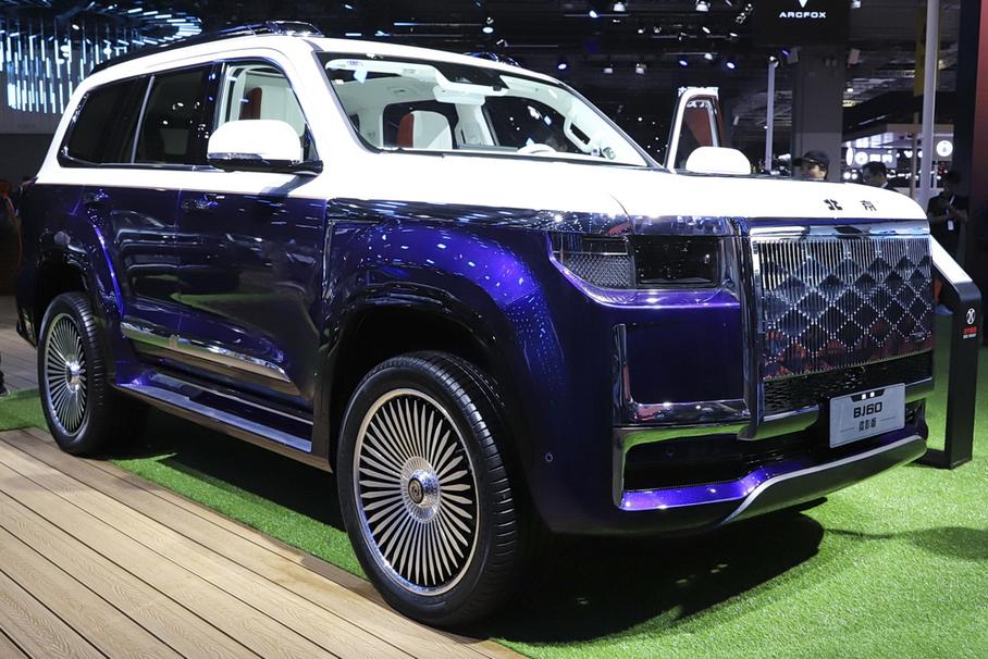 Обещанный россиянам внедорожник BAIC обрел ультрароскошную версию