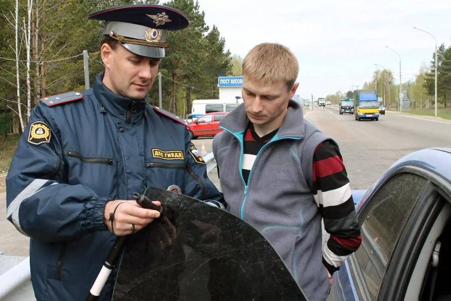 В России предлагают отменить штраф за тонировку боковых стекол автомобилей