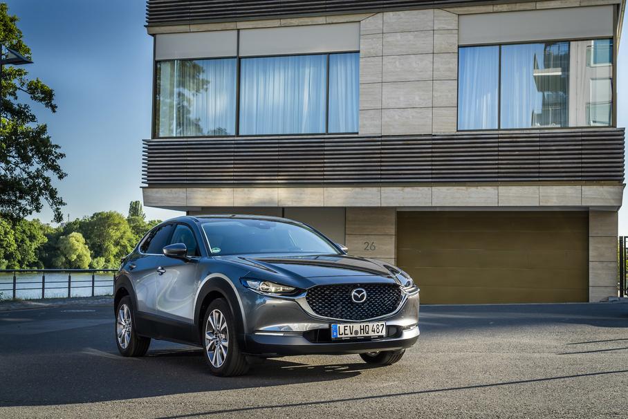 В Россию привезли электрические Mazda CX-30