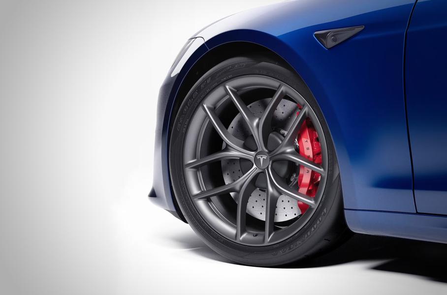 Трехмоторная Tesla Model S Plaid обзавелась трековым пакетом