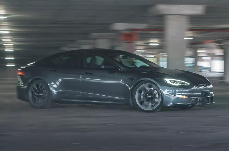 Обновлённые Mercedes‑AMG GT 4-Door Coupe, трековый пакет для Tesla Model S Plaid и новый электрический MINI Cooper: главное за неделю