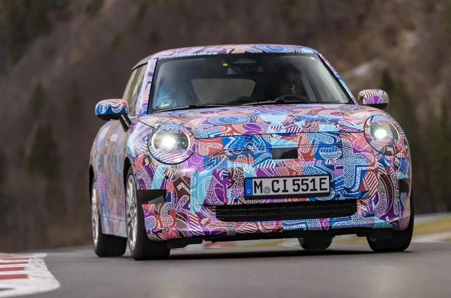 Обновлённые Mercedes‑AMG GT 4-Door Coupe, трековый пакет для Tesla Model S Plaid и новый электрический MINI Cooper: главное за неделю