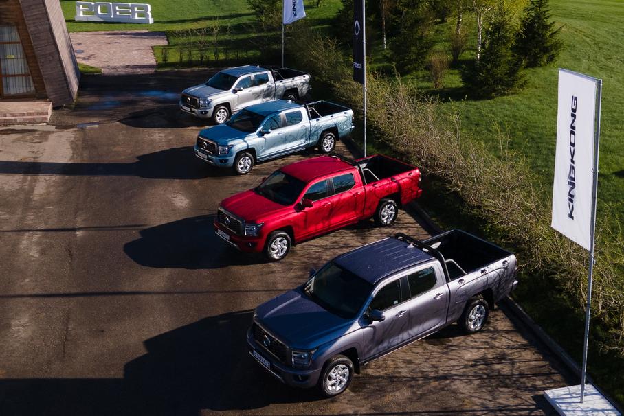 Автомобили подготовлены к российским условиям: установлен аккумулятор ёмкостью 80 Ач, есть подогревы руля, зеркал, сидений, форсунок стеклоомывателя и зоны покоя стеклоочистителей. Кузов успешно прошел 1000-часовое испытание солевым тестом, а нижняя часть имеет антикоррозийную обработку.