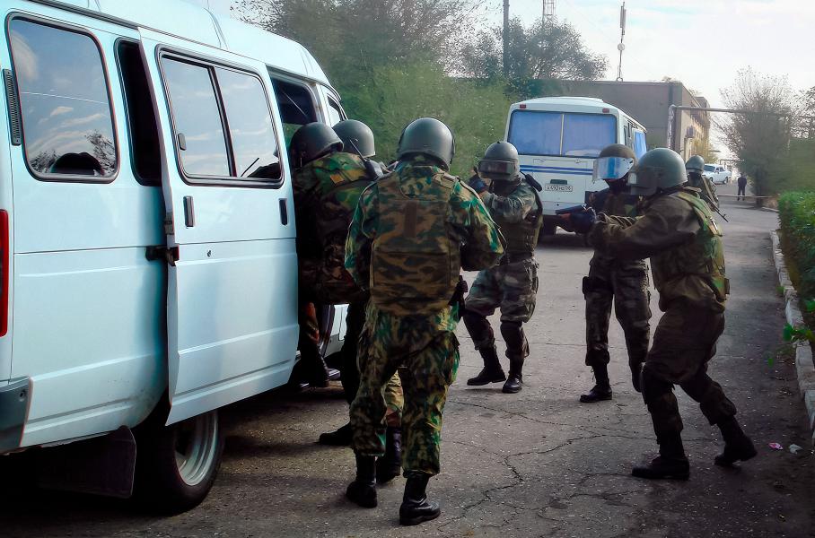 ФСБ могут дать право вскрывать автомобили россиян без решения суда