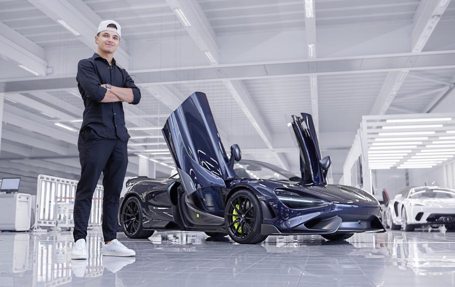 Пилот Формулы-1 показал свой эксклюзивный McLaren 765LT Spider