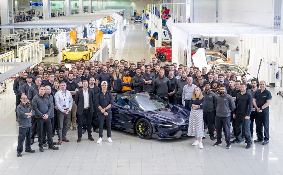 Пилот Формулы-1 показал свой эксклюзивный McLaren 765LT Spider