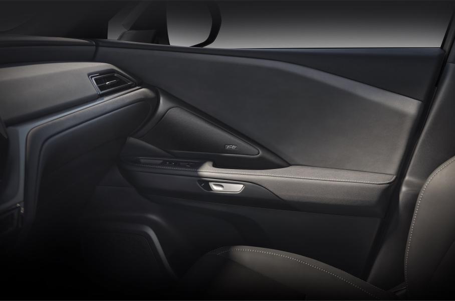 Новый шестиместный Lexus TX: фотографии салона