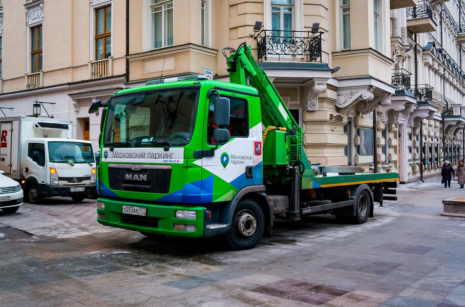 В Госдуме предложили смягчить правила парковки в Москве