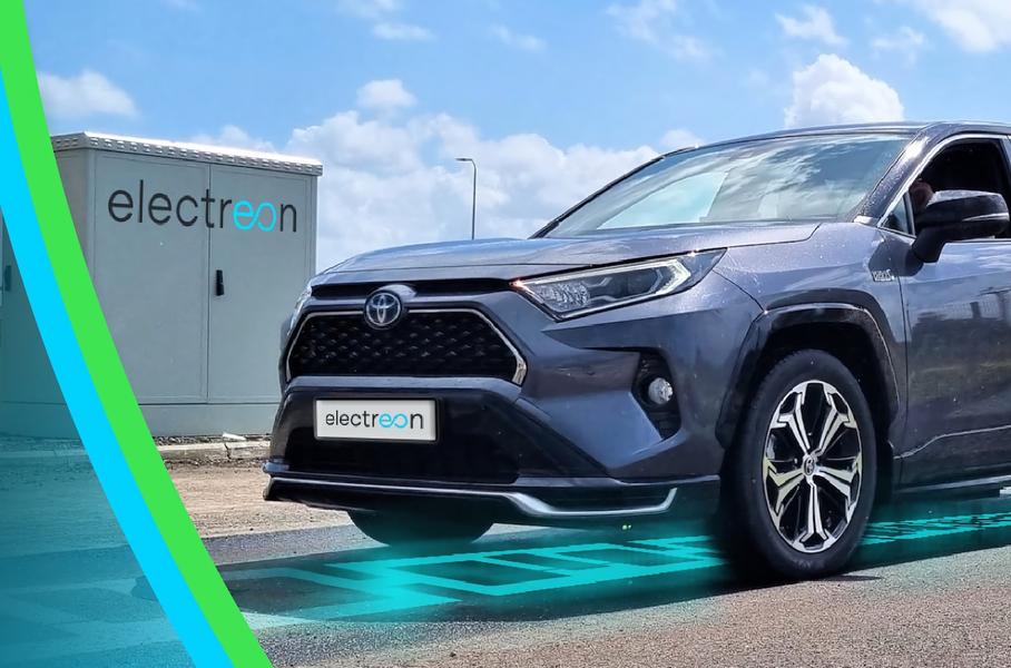 Гибридный кроссовер Toyota проехал на электричестве 1940 километров