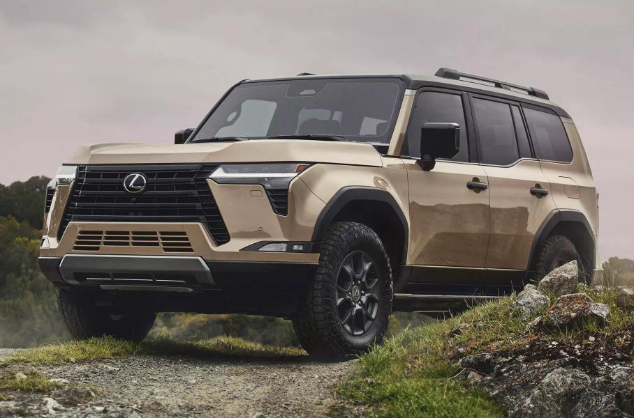 Новый внедорожник и два кроссовера Lexus, ещё один электрический Volvo и гиперкар Porsche: главное за неделю