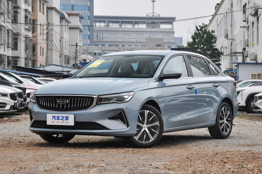 Ожидаемый в России седан Geely Emgrand обрел новый двигатель