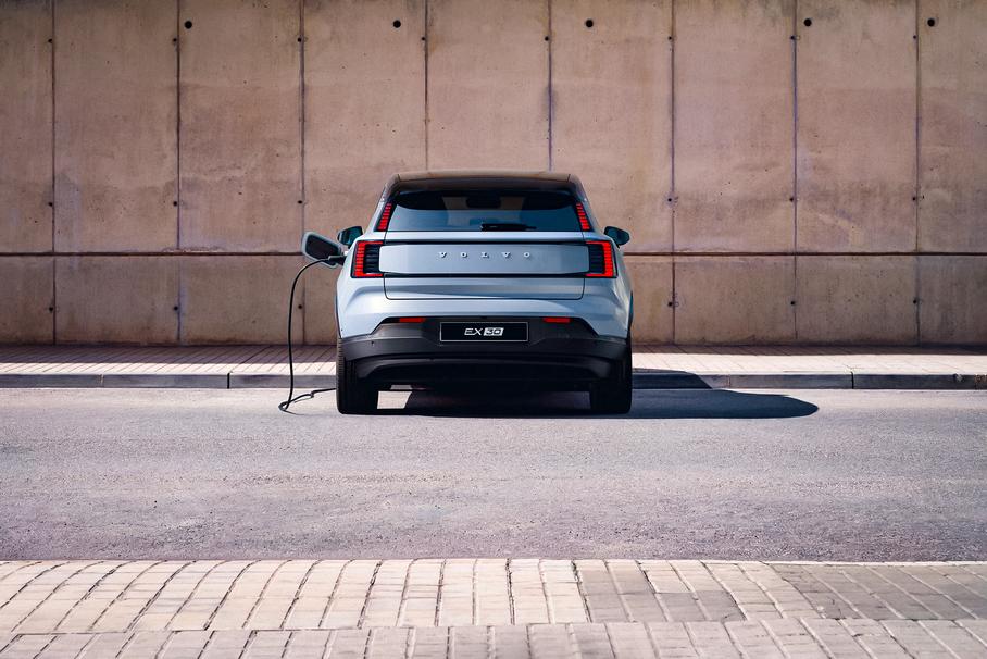Электромобили Volvo пустят на зарядные станции Tesla