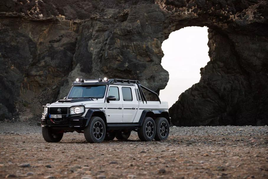 800-сильный пикап Brabus с тремя осями, самый быстрый в мире седан и новый супергибрид Ferrari: главное за неделю