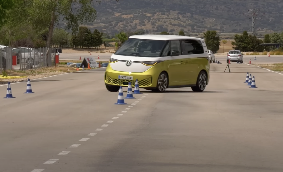 Видео: микроавтобус Volkswagen ID. Buzz приятно удивил «лосиным тестом»