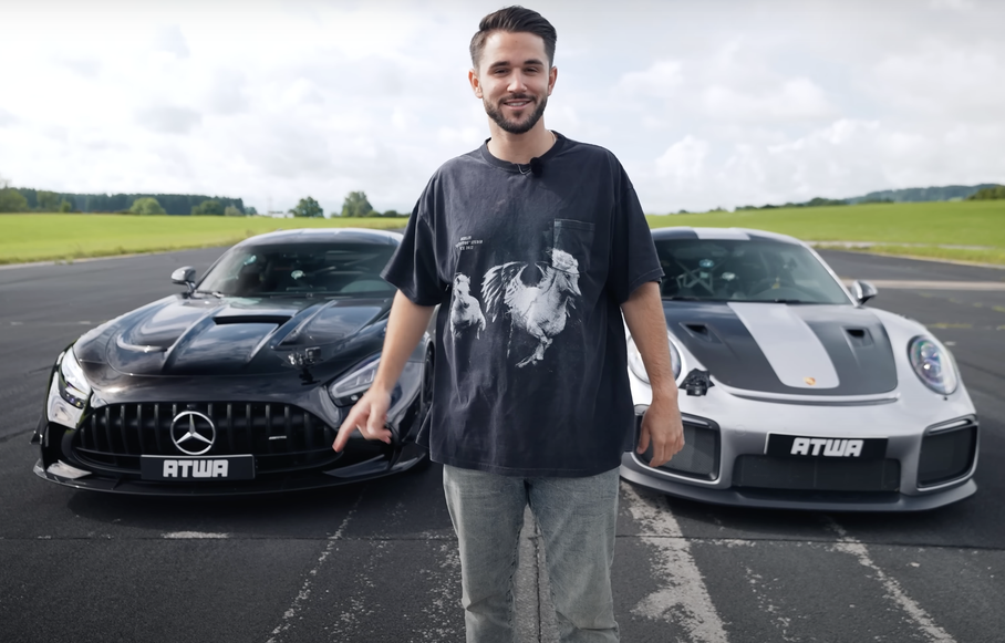 Видео: гонщик устроил дуэль спорткаров Mercedes-AMG и Porsche