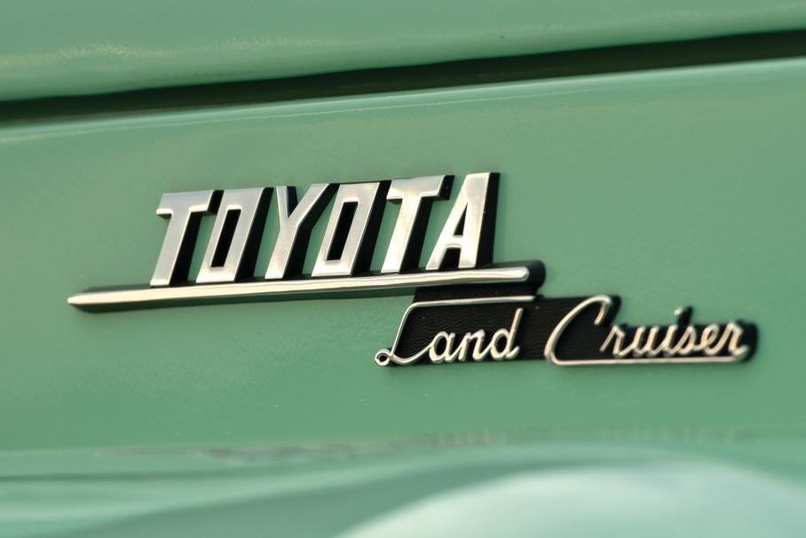 Новый Toyota Land Cruiser Prado отличится дизайном в ретростиле