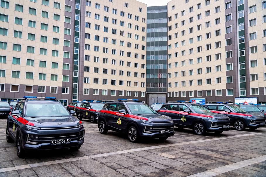 Сотрудникам Росгвардии вручили 100 кроссоверов «Москвич»
