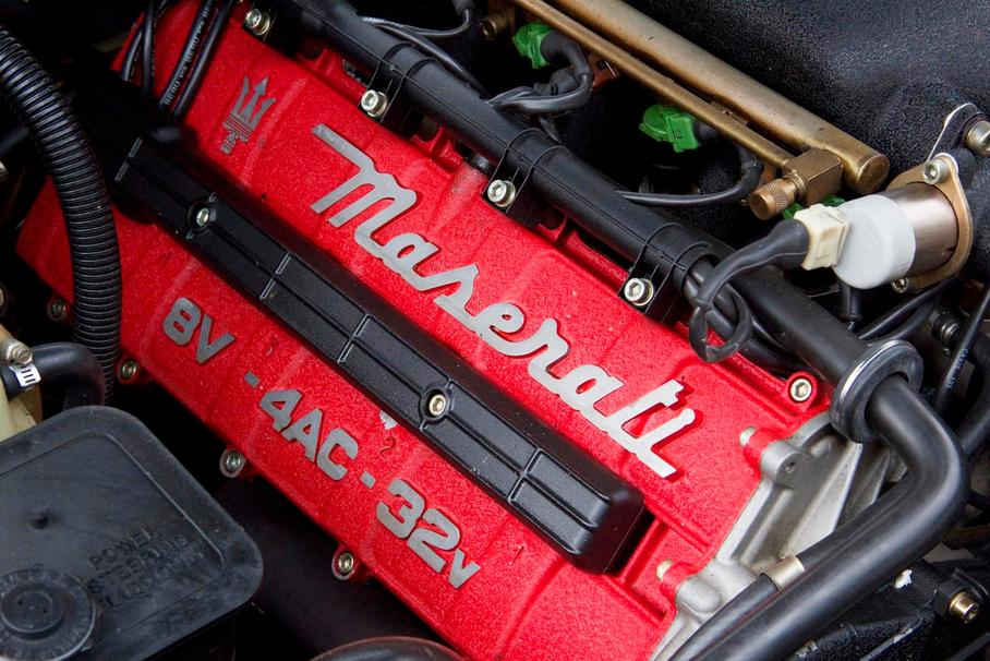 Двигатель Maserati Shamal. Сегодня схема V8 biturbo типична для дорогих мощных автомобилей, но в 1990-х была настоящей экзотикой