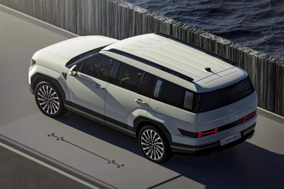 Новый Hyundai Santa Fe, 680-сильный Mercedes-AMG GLC и самый быстрый в мире седан: главное за неделю